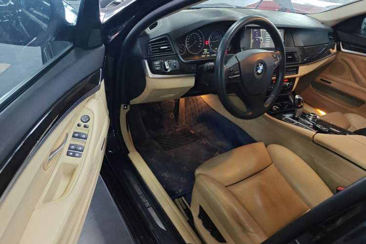 Used BMW 5 Series 2013 528i xDrive Luxury Edition Driver Seat