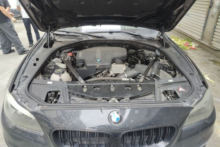 Used BMW 5 Series 2013 520Li Elegant Edition Engine Bay
