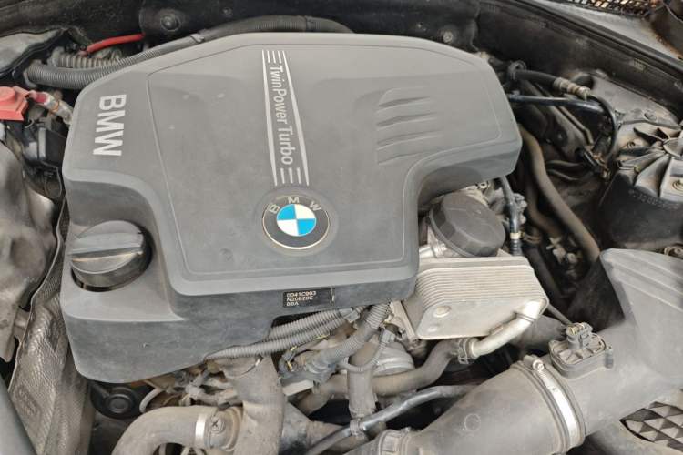 Used BMW 5 Series 2013 525Li Luxury Model Engine Bay