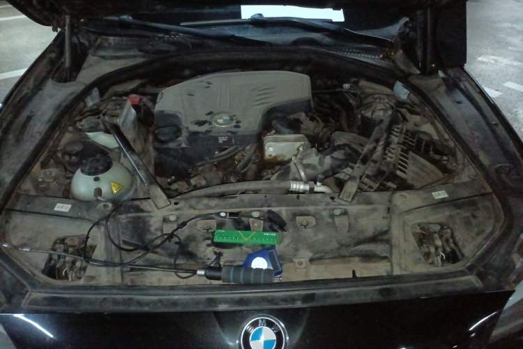 Used BMW 5 Series 2013 525Li Luxury Model Engine Bay