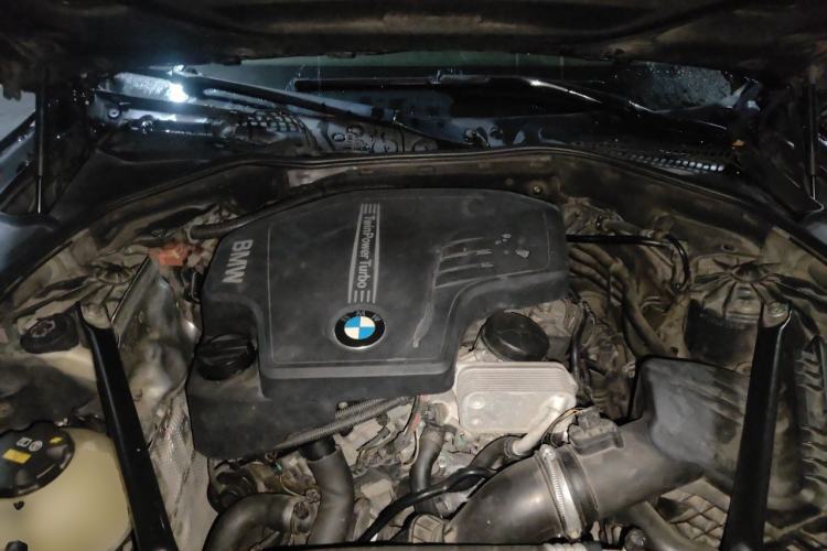 Used BMW 5 Series 2013 525Li Leading Model Engine Bay