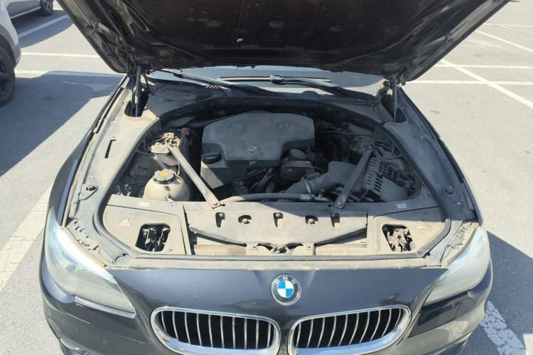 Used BMW 5 Series 2013 525Li Leading Model Engine Bay