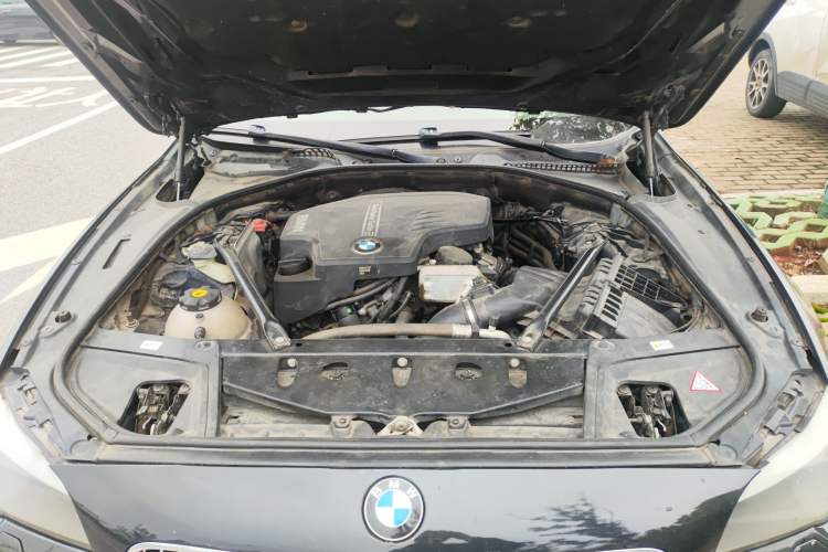 Used BMW 5 Series 2013 520Li Elegant Edition Engine Bay