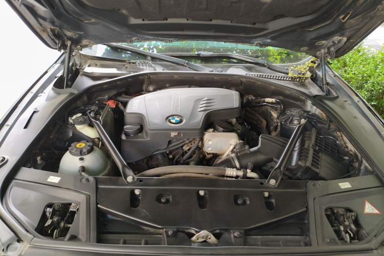 Used BMW 5 Series 2013 525Li Leading Model Engine Bay