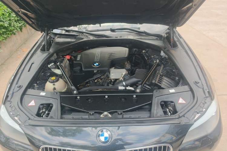 Used BMW 5 Series 2013 525Li Luxury Model Engine Bay