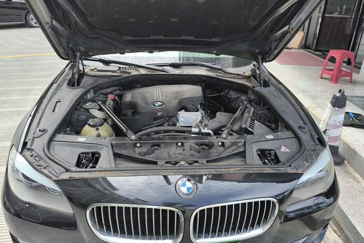 Used BMW 5 Series 2013 525Li Leading Model Engine Bay