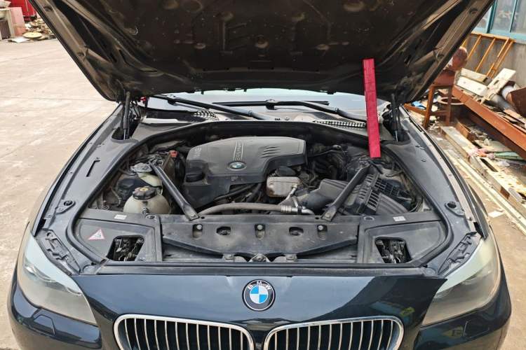 Used BMW 5 Series 2013 525Li Luxury Model Engine Bay
