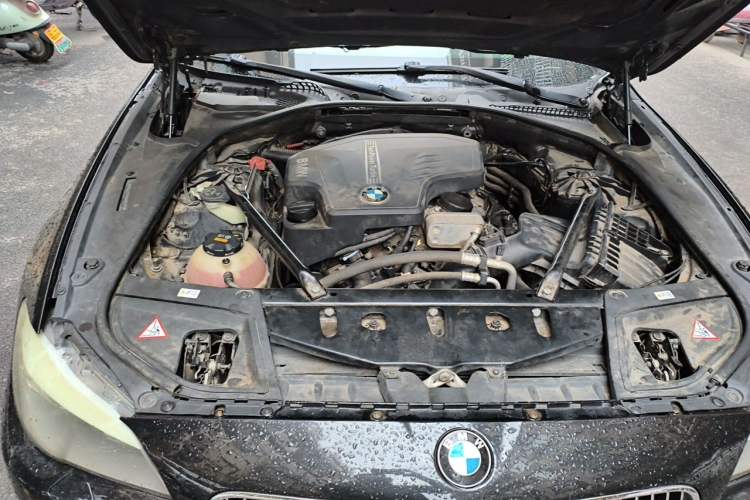 Used BMW 5 Series 2013 525Li Leading Model Engine Bay