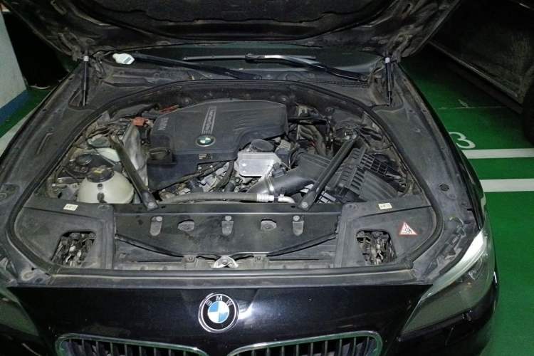 Used BMW 5 Series 2013 525Li Leading Model Engine Bay