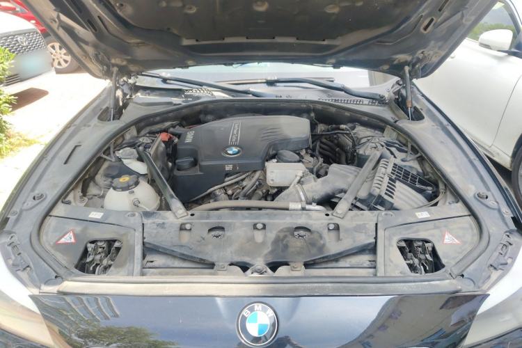 Used BMW 5 Series 2013 520Li Elegant Edition Engine Bay