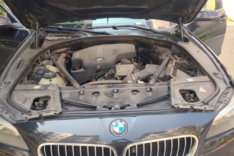 Used BMW 5 Series 2013 525Li Leading Model Engine Bay