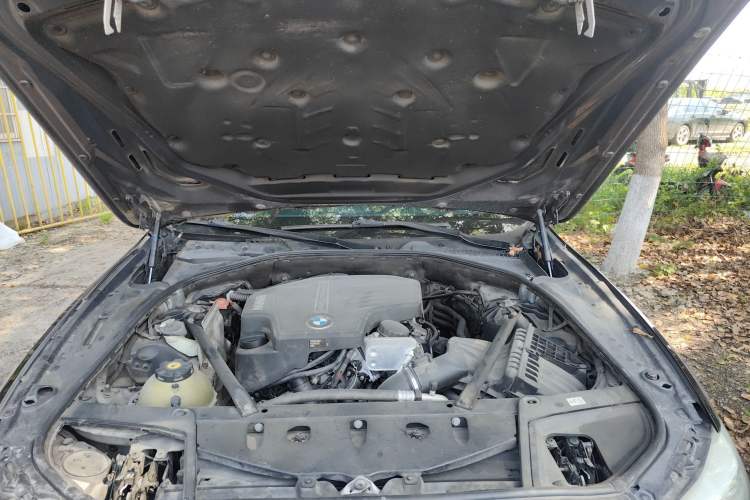 Used BMW 5 Series 2013 525Li Leading Model Engine Bay