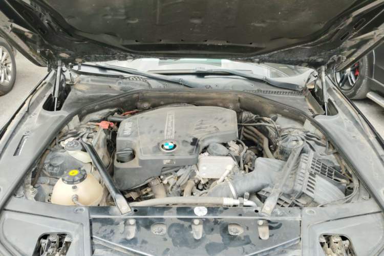 Used BMW 5 Series 2013 520Li Elegant Edition Engine Bay