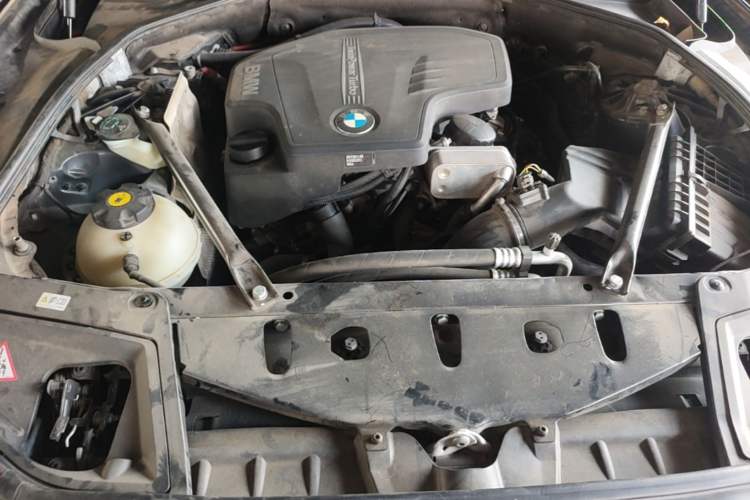 Used BMW 5 Series 2013 520Li Elegant Edition Engine Bay