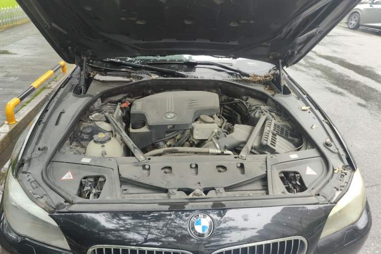 Used BMW 5 Series 2013 525Li Luxury Model Engine Bay