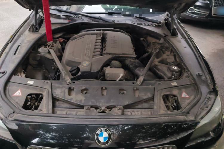 Used BMW 5 Series 2013 535Li Leading Model Engine Bay