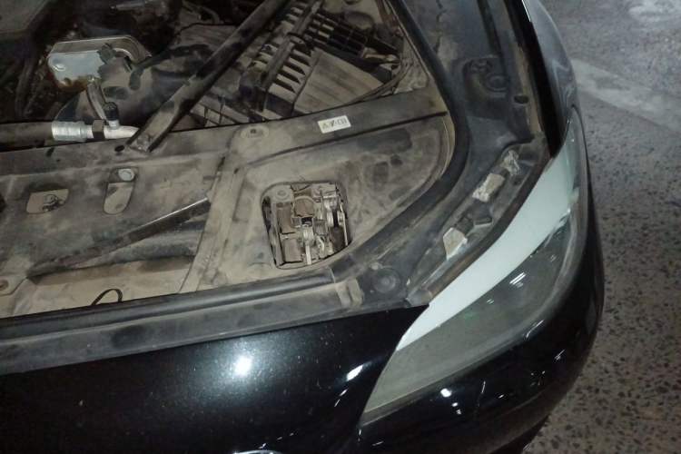 Used BMW 5 Series 2013 525Li Luxury Model Engine Bay Left