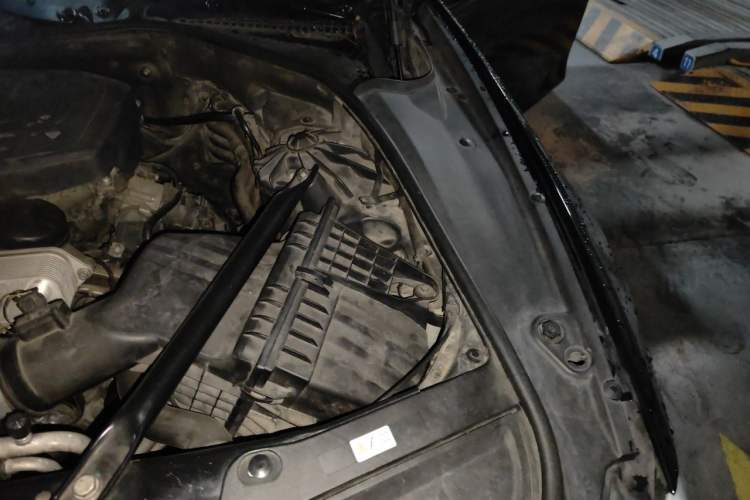 Used BMW 5 Series 2013 525Li Leading Model Engine Bay Left