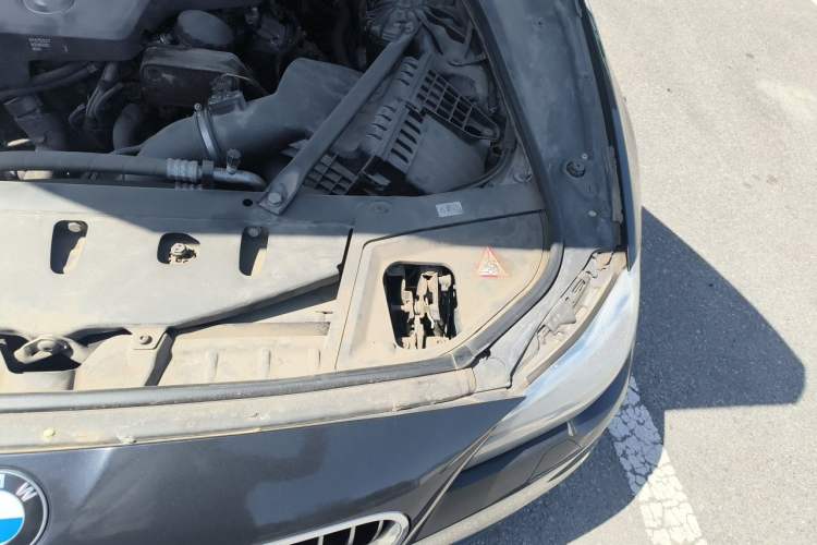 Used BMW 5 Series 2013 525Li Leading Model Engine Bay Left