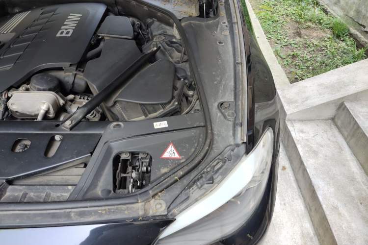 Used BMW 5 Series 2013 530Li Leading Model Engine Bay Left