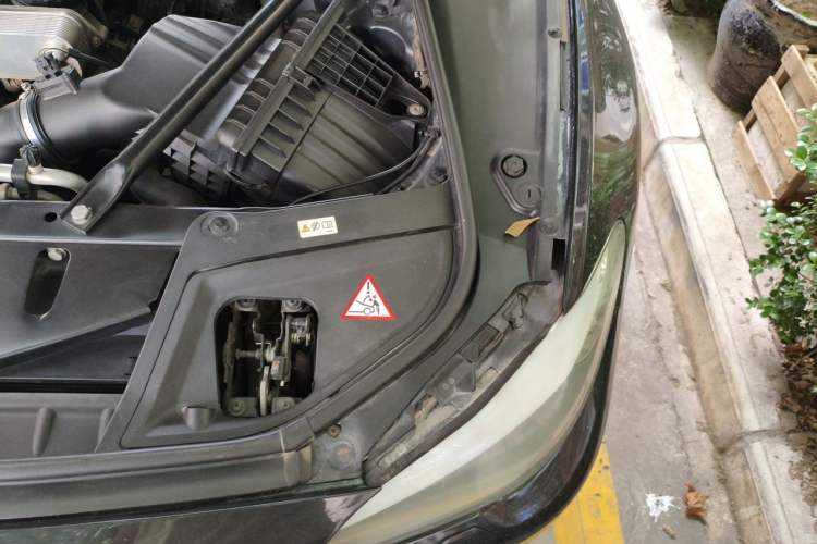 Used BMW 5 Series 2013 525Li Leading Model Engine Bay Left