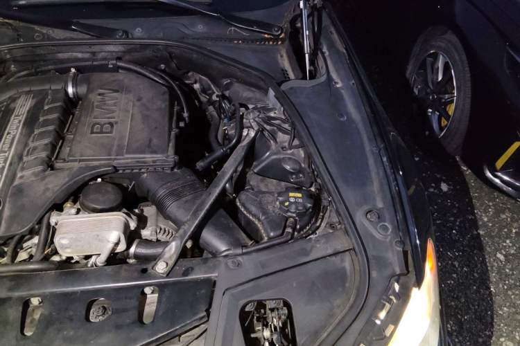 Used BMW 5 Series 2013 535i Luxury Sport Edition Engine Bay Left
