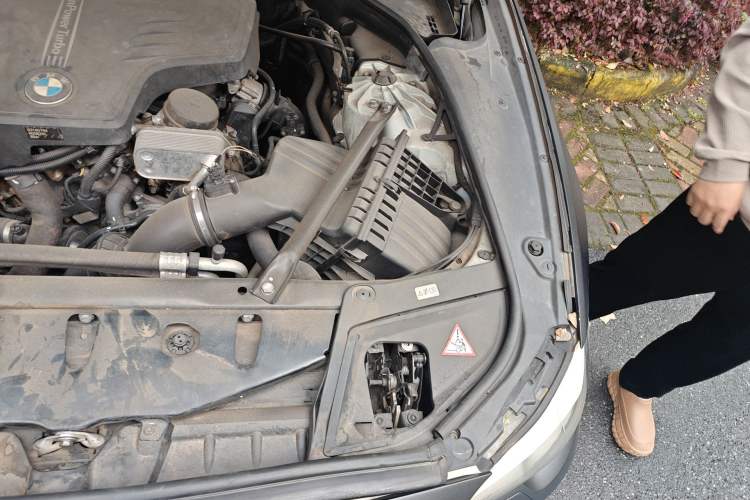 Used BMW 5 Series 2013 525Li Leading Model Engine Bay Left