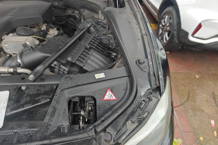 Used BMW 5 Series 2013 525Li Luxury Model Engine Bay Left