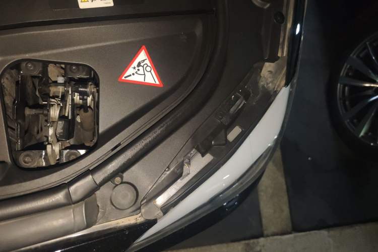 Used BMW 5 Series 2013 520i Elegant Edition Engine Bay Left