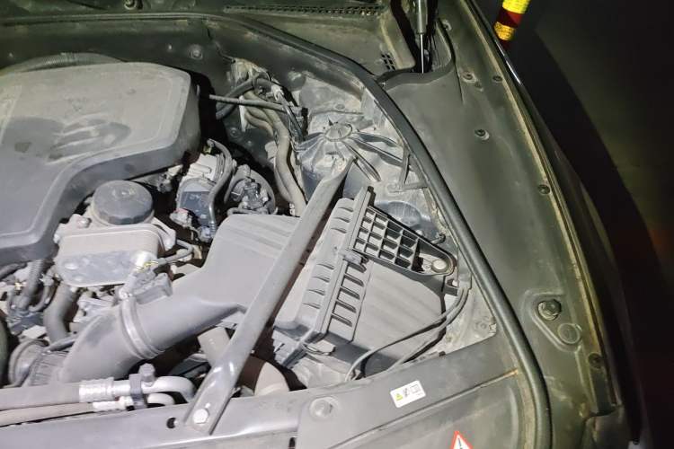 Used BMW 5 Series 2013 525Li Luxury Model Engine Bay Left