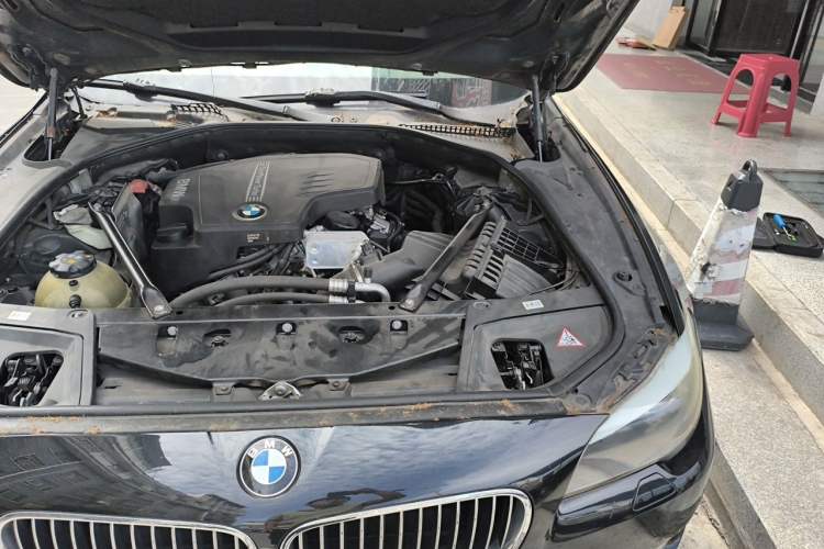 Used BMW 5 Series 2013 525Li Leading Model Engine Bay Left