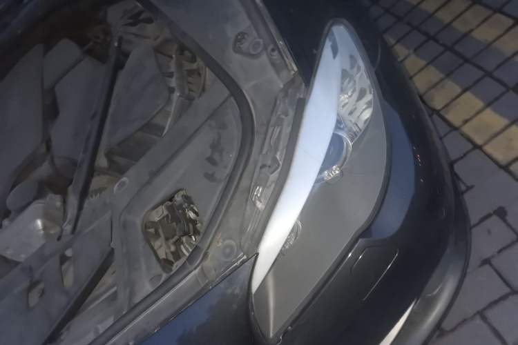 Used BMW 5 Series 2013 530Li Luxury Model Engine Bay Left