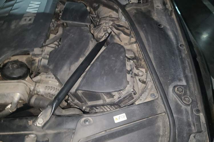 Used BMW 5 Series 2013 530Li Leading Model Engine Bay Left