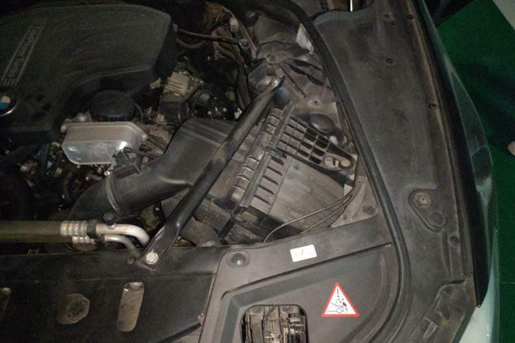 Used BMW 5 Series 2013 525Li Leading Model Engine Bay Left