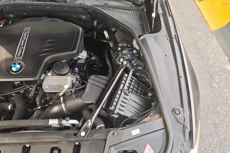 Used BMW 5 Series 2013 520i Elegant Edition Engine Bay Left