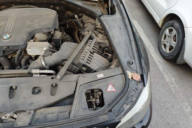 Used BMW 5 Series 2013 525Li Leading Model Engine Bay Left
