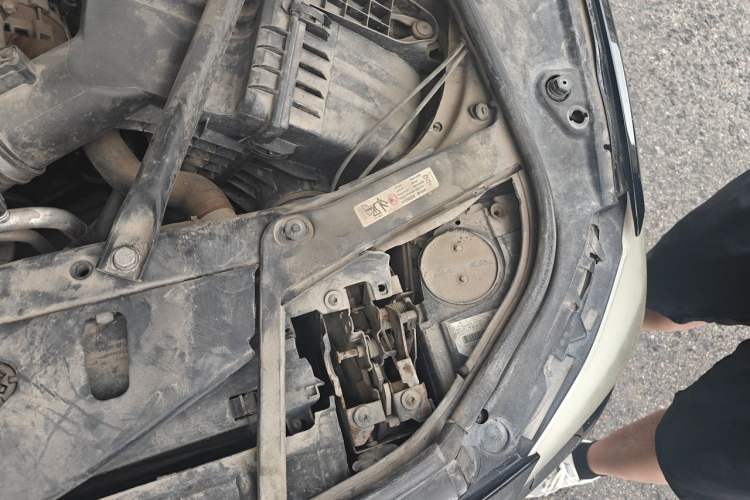 Used BMW 5 Series 2013 525Li Leading Model Engine Bay Left