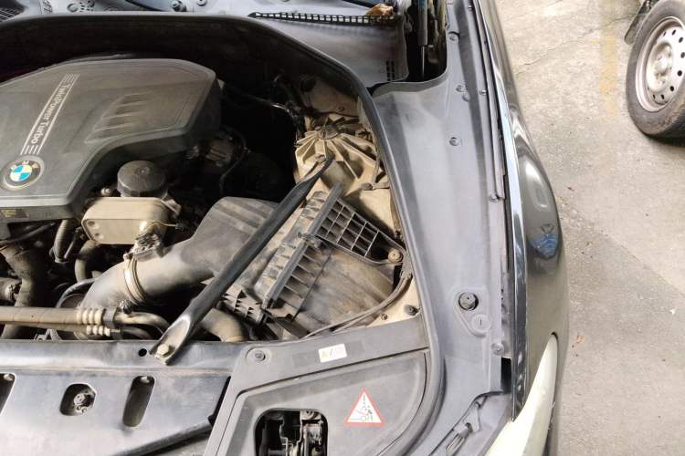 Used BMW 5 Series 2013 525Li Luxury Model Engine Bay Left