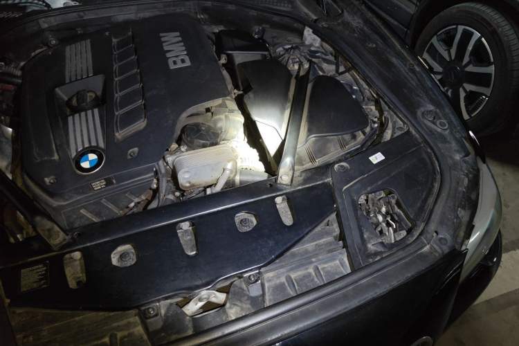 Used BMW 5 Series 2013 530Li Leading Model Engine Bay Left