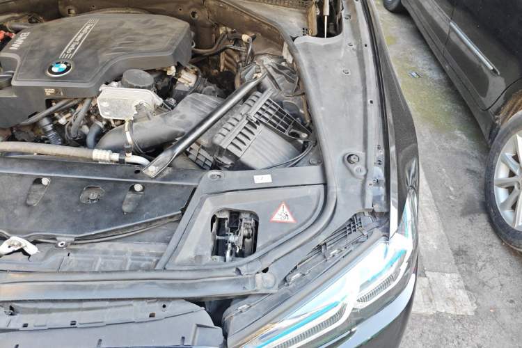 Used BMW 5 Series 2013 525Li Luxury Model Engine Bay Left