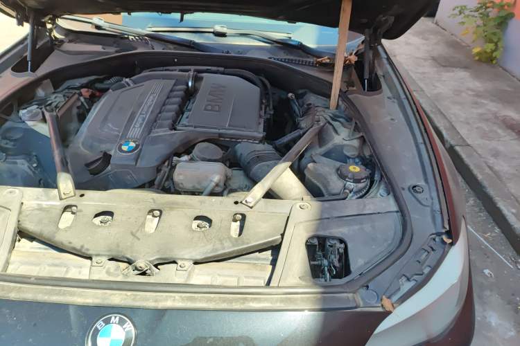 Used BMW 5 Series 2013 535i Sport Edition Engine Bay Left