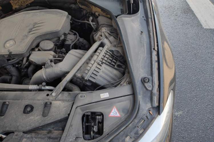 Used BMW 5 Series 2013 525Li Luxury Model Engine Bay Left