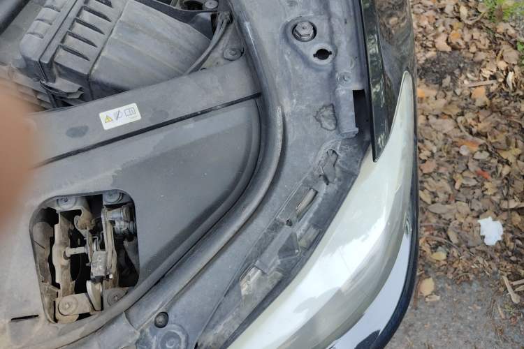 Used BMW 5 Series 2013 525Li Leading Model Engine Bay Left