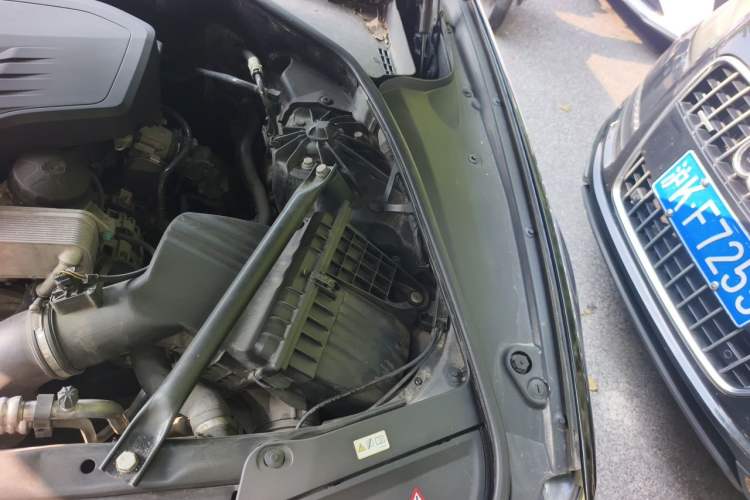 Used BMW 5 Series 2013 525Li Luxury Model Engine Bay Left