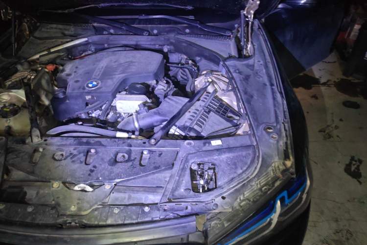 Used BMW 5 Series 2013 525Li Luxury Model Engine Bay Left