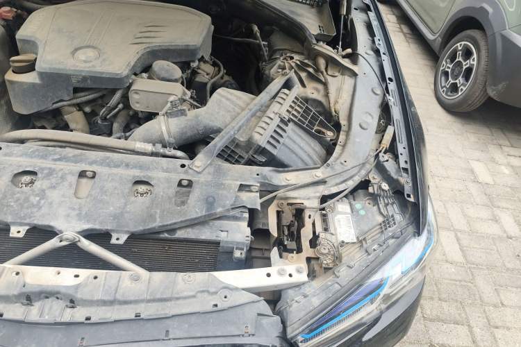 Used BMW 5 Series 2013 525Li Leading Model Engine Bay Left