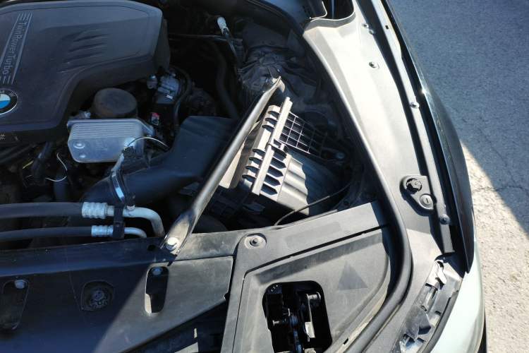 Used BMW 5 Series 2013 525Li Luxury Model Engine Bay Left
