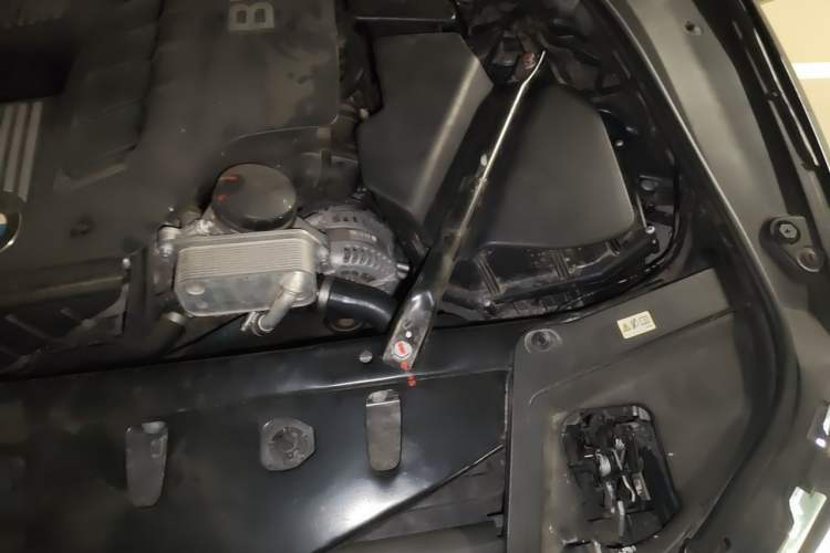Used BMW 5 Series 2013 530Li Leading Model Engine Bay Left