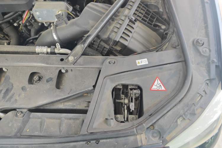 Used BMW 5 Series 2013 525Li Luxury Model Engine Bay Left