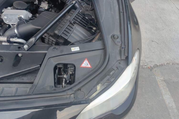 Used BMW 5 Series 2013 525Li Luxury Model Engine Bay Left